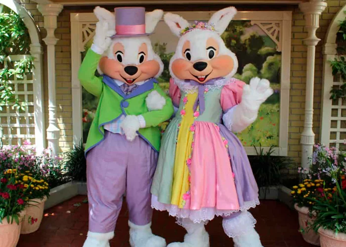 Coelhinho e a Coelhinha da Páscoa no Magic Kingdom