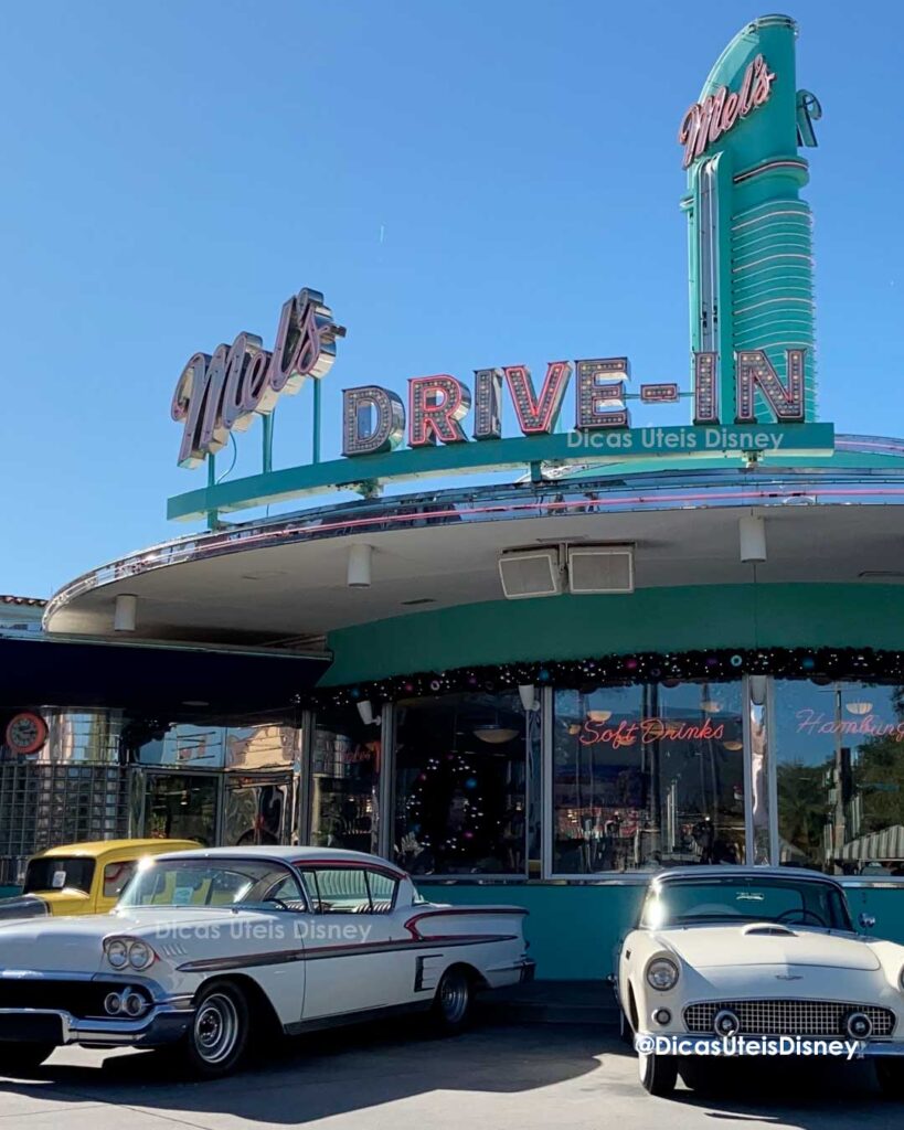 Como são as áreas de Hollywood e World Expo da Universal Studios  restaurante Mels Drive In
