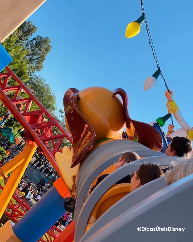 Como é a área Toy Story Land no Hollywood Studios slinky dog dash montanha russa toy story