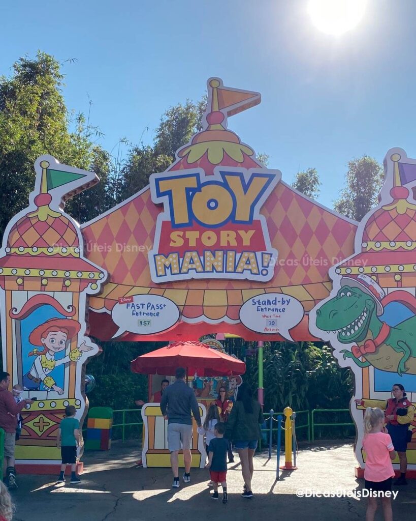 Como é a área Toy Story Land no Hollywood Studios woody lunch box   Toy Mania