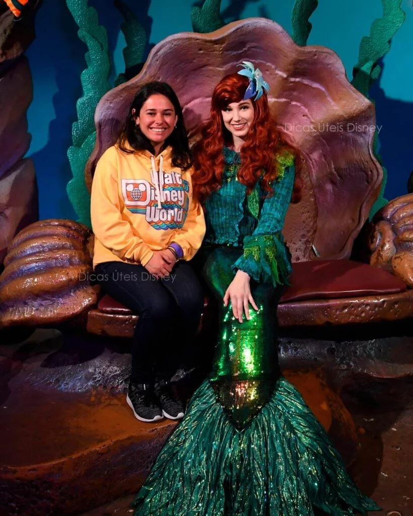 Como é a área Fantasyland no Magic Kingdom encontro pequena sereia