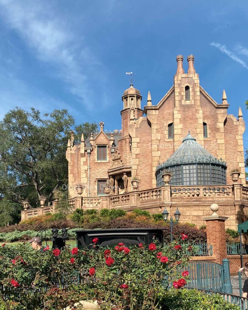 Como é a área Liberty Square do parque Magic Kingdom  Haunted Mansion