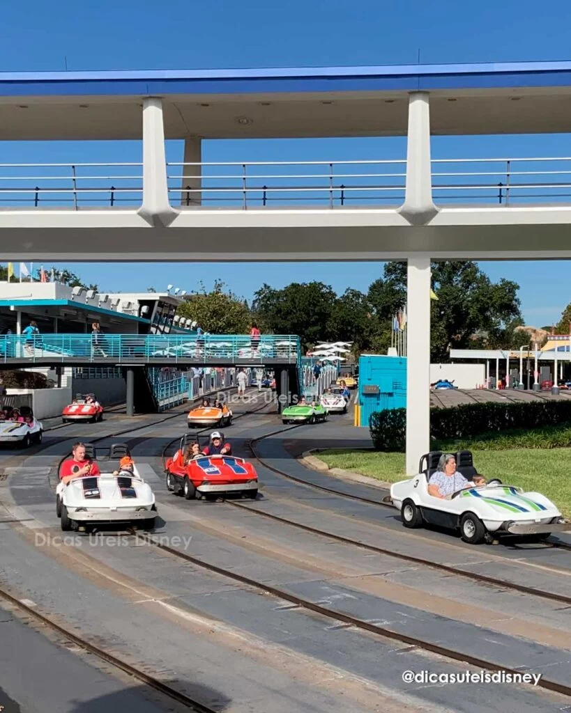 Como é a área Tomorrowland do parque Magic Kingdom Tomorrowland Speedway