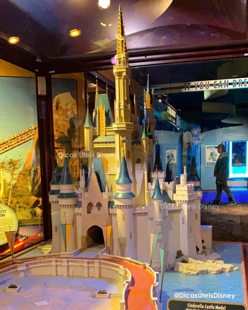 Como é a Animation Courtyard no Hollywood Studios Walt Disney Presents
