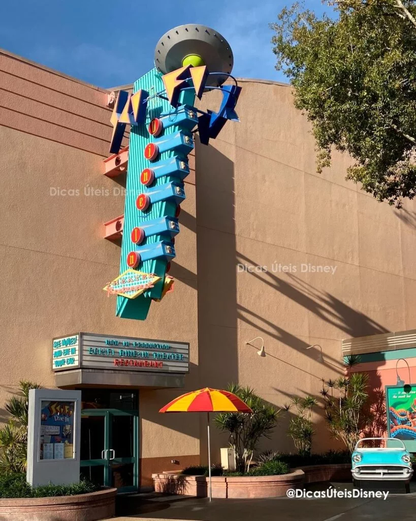 Como é a Commissary Lane no Hollywood Studios restaurante sci fi dine in