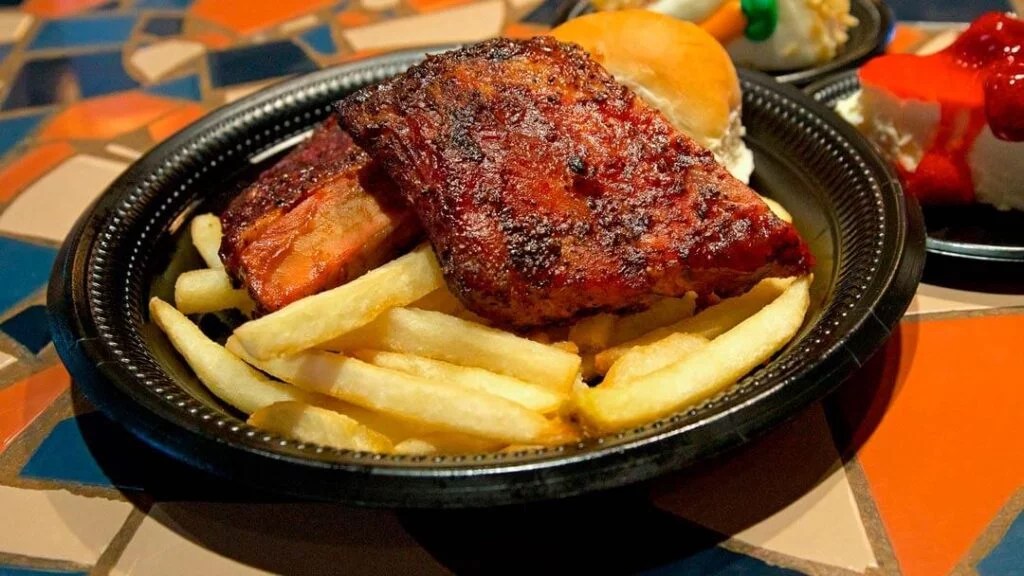 como-e-area-mako-seaworld-orlando-restaurante-voyages-smokehousedicas-prato-costela-uteis-disney