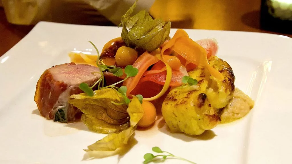como-e-area-world-showcase-epcot-canada-restaurante-Le-Celier-Steakhouse-dicas-uteis-disney
