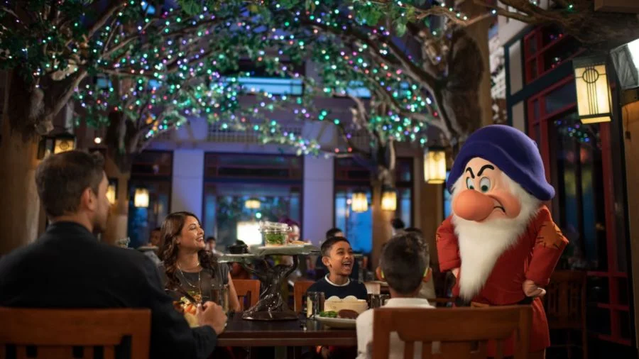 Restaurantes com personagens na Disney